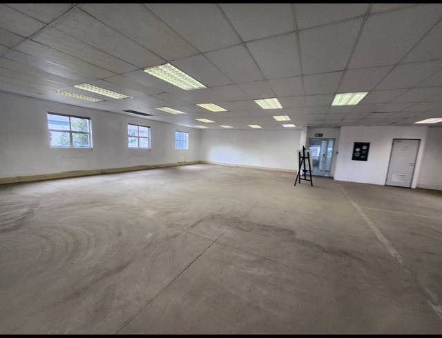612M² OFFICE TO LET IN HALFWAY GARDENS